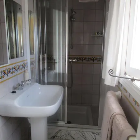 Fowlers Hotel 2*